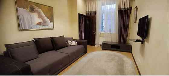 Продаж Квартира 2-кімнатна, 3/4 поверх на Петлюри вул., д. 8 Київ