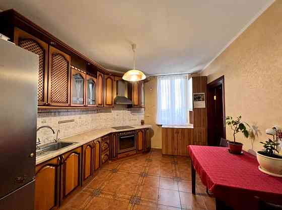 Продаж Квартира 2-кімнатна, 20/25 поверх на Кубанської України вул., д. 31-А Киев