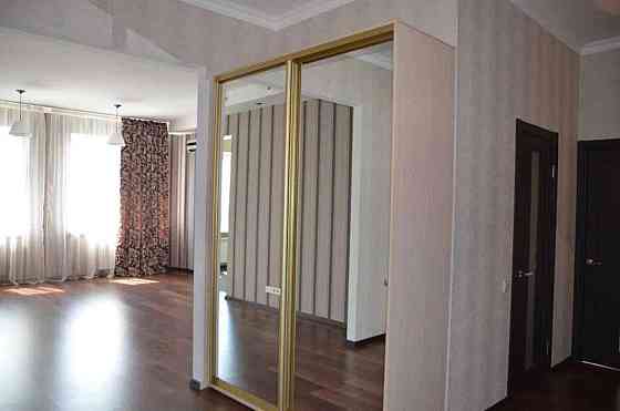 Оренда Квартира 3-кімнатна, 21/24 поверх на ул. Срибнокильская Kiev