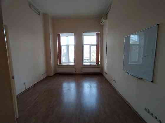 Продам  квартиру  просторную в самом центре, для большой  семьи, можно под офис. Odessa