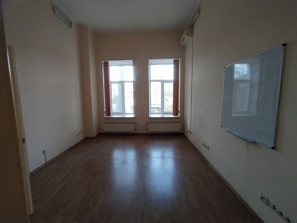 Продам  квартиру  просторную в самом центре, для большой  семьи, можно под офис. Odessa - photo 4