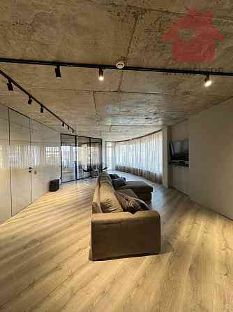 Продаж трикімнатної квартири в центрі міста пл.Богдана Хмельницького. Uzhhorod