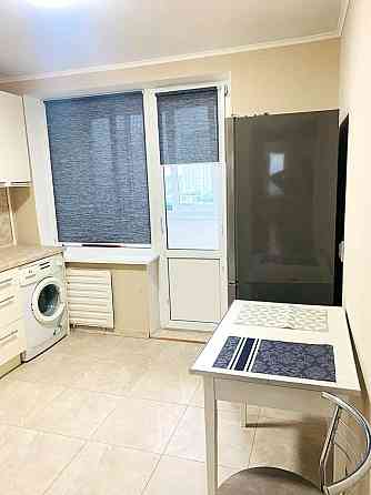 Оренда Квартира 3-кімнатна, 13/16 поверх на просп. Павла Тичини, 20 Київ