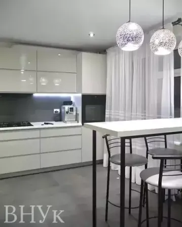 Продаж Квартира 3-кімнатна, 8/9 поверх на Яреми Тернопіль