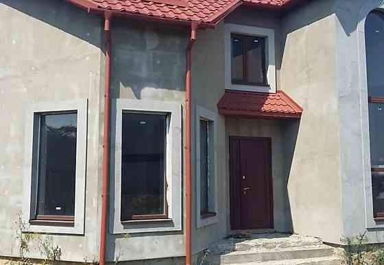 Продаж 3 поверхового будинку з гаражем і ділянкою на 16 соток, 525 кв. м, Смиківці 