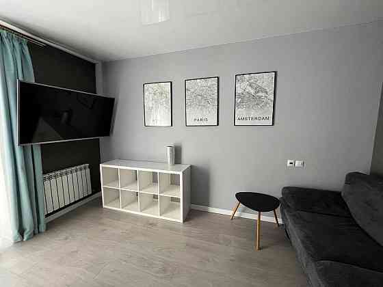 Оренда Квартира 2-кімнатна, 2/8 поверх на вул. Гетьманська, 1А Киев