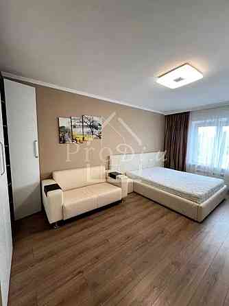 Продаж Квартира 2-кімнатна, 12/16 поверх на Драгоманова вул., 12а Киев