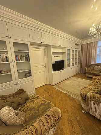 Продаж Квартира 3-кімнатна, 4/5 поверх на Гончара Олеся вул., д. 82 Kiev