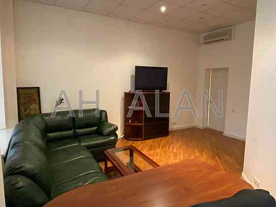 Оренда Будинок на Коцюбинського Михайла вул., 5 Киев