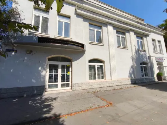 Сдаётся Офисные помещения площадь 110 кв.м 1-й этаж Ужгород Чендея 40 Ужгород
