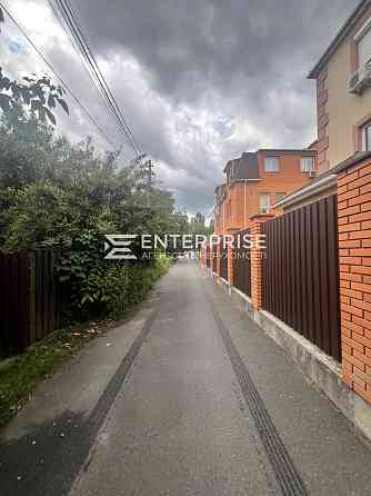 Продаж 2-поверховий  з ділянкою 6 сот 105 кв.м 4 кімн. на Центральная вул. Київ