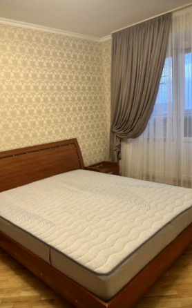 Оренда Квартира 4-кімнатна, 23/26 поверх на Братства Тарасівців, 12/37 Kiev