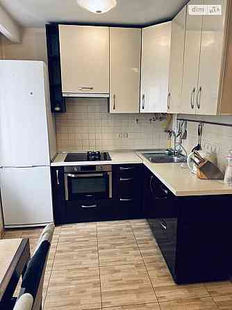 Оренда Квартира 3-кімнатна, 5/5 поверх на вул. Добрий Шлях, 5 Kiev