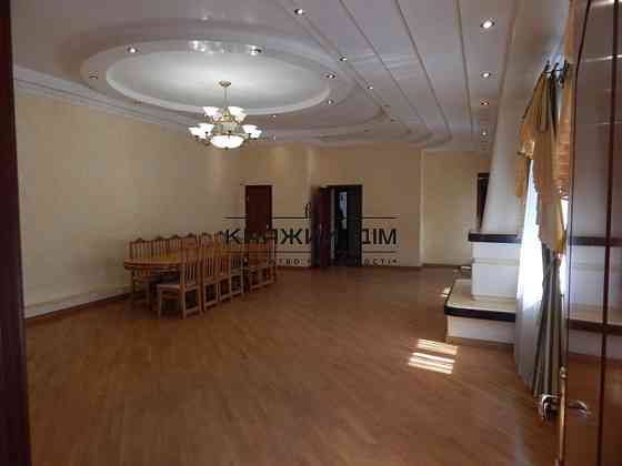 Оренда офісне приміщення на Межигорская ул. поверх - 4/4 Kiev