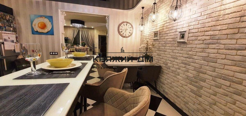 Продажа отличного таунхауса в с.Святопетровском. № 2210031  - фото 5