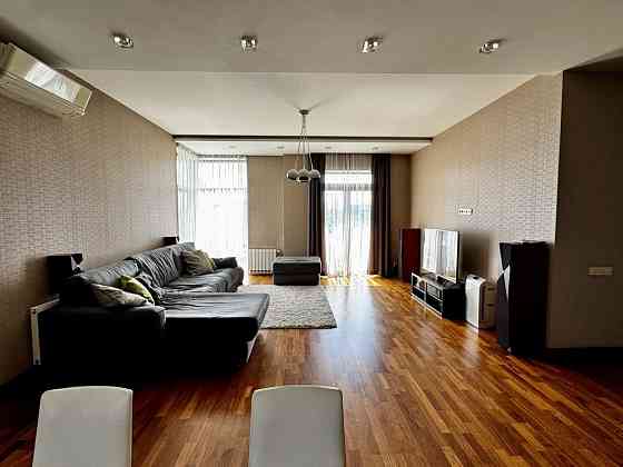 Продаж Квартира 3-кімнатна, 3/5 поверх на Лисичанська вул., д. 29 Kiev