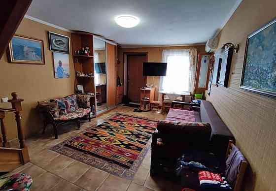 Продається затишний 2-поверховий будинок з гаражем на Молдованці (квартира на землі). Одесса