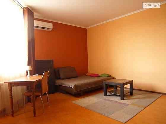 Оренда Квартира 1-кімнатна, 18/23 поверх на Пчелки Елены ул., 2 а Киев