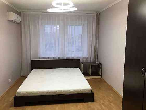 Оренда Квартира 2-кімнатна, 8/16 поверх на ул. Красноткацкая Киев