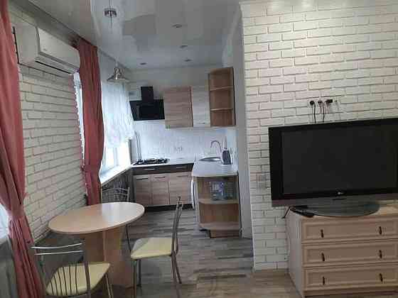 Оренда Квартира 1-кімнатна, 5/5 поверх на ул. Салютная, 8 Kiev