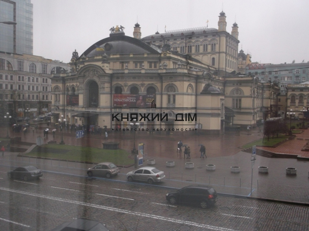 3-кімнатна квартира в центрі біля м. Золоті Ворота. Вул. Володимирська 51/53. Код: 21144737 Киев - изображение 1