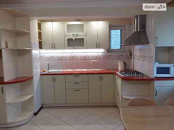 Оренда Квартира 3-кімнатна, 3/7 поверх на ул. Туровская Киев