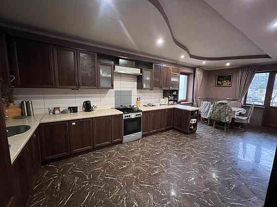 Продаж Будинок 7-кімнатний на вул. Комарова Володимира Львов