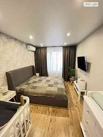 Продаж Квартира 3-кімнатна, 9/27 поверх на Вишняківська, 4 Київ