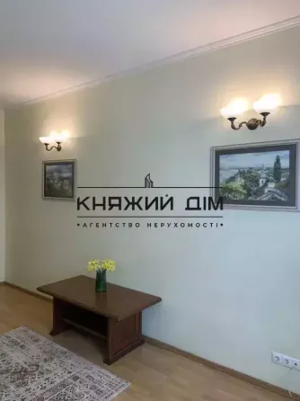 Оренда Квартира 2-кімнатна, 3/8 поверх на Хрешатик Київ