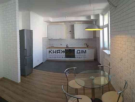 Пропонується на продаж 3-кімнатна квартира за адресою: вул. Пчілки, 8 21140975 Київ