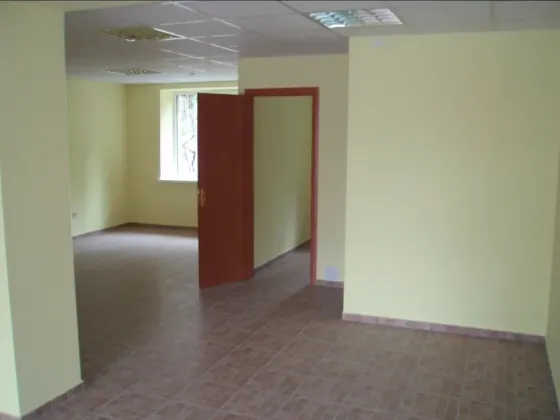 Продаж Приміщення в житловому будинку площа 85 кв.м 1-й поверх на Грушевського 63 Ужгород