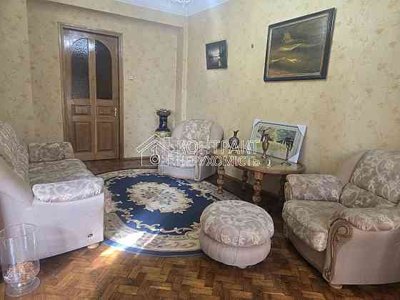 Продаж Квартира 4-кімнатна, 5/5 поверх на вул. Донця-Захаржевського Kharkiv