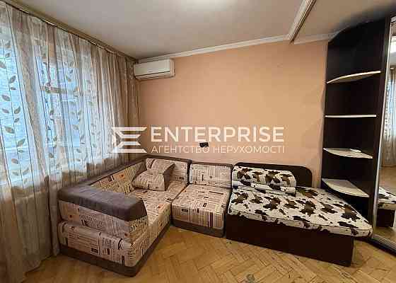 Продаж Квартира 1-кімнатна, 3/9 поверх на вул. Копыловская Київ