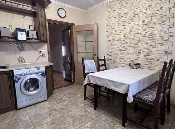 Продаж Квартира 3-кімнатна, 14/14 поверх на Радунська вул., д. 11а Kiev