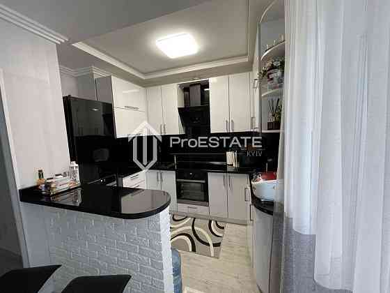 Продаж Квартира 1-кімнатна, 16/24 поверх на вул. Сім'ї Кульженків Київ