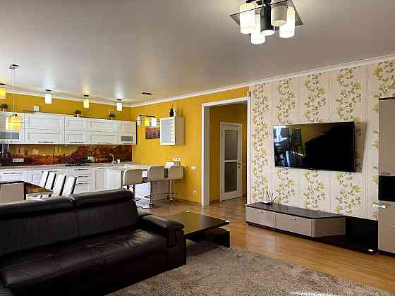 Продаж Квартира 2-кімнатна, 5/5 поверх на Замковецька вул., д. 102А Київ