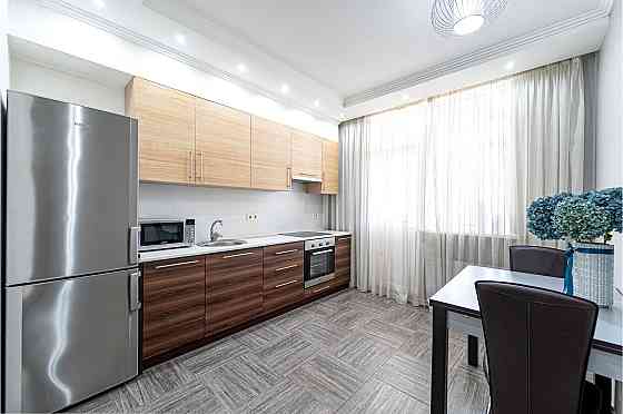 Продаж Квартира 2-кімнатна, 15/25 поверх на Бажана Николая вул., д. 8-Б Kiev