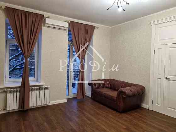 Продаж Квартира 2-кімнатна, 3/3 поверх на Межигірська вул., 22 Kiev