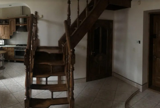 Продаж Квартира 4-кімнатна, 2/2 поверх на вул. Франка І. Тернопіль