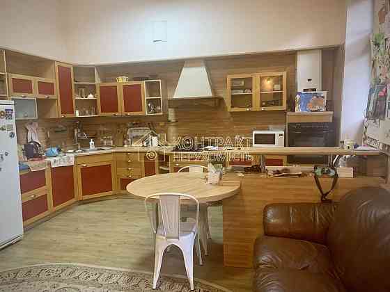 Продаж Квартира 5-кімнатна, 1/3 поверх на вул. Маршала Бажанова Kharkiv