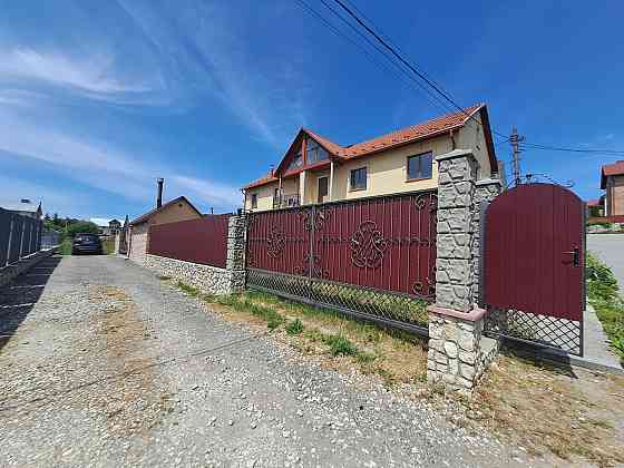 Продаж Будинок на вул. Вишнева 