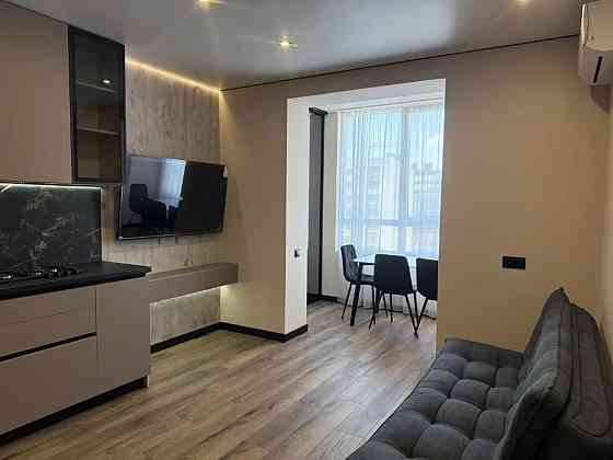 Продаж Квартира 3-кімнатна, 8/10 поверх на Семейная, 6 Дніпро