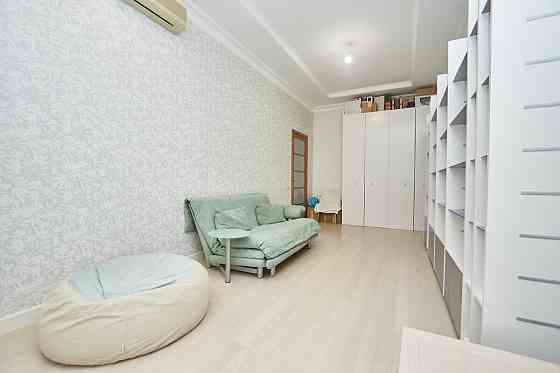 Продаж Квартира 4-кімнатна, 3/4 поверх на Семинарская ул. Одеса