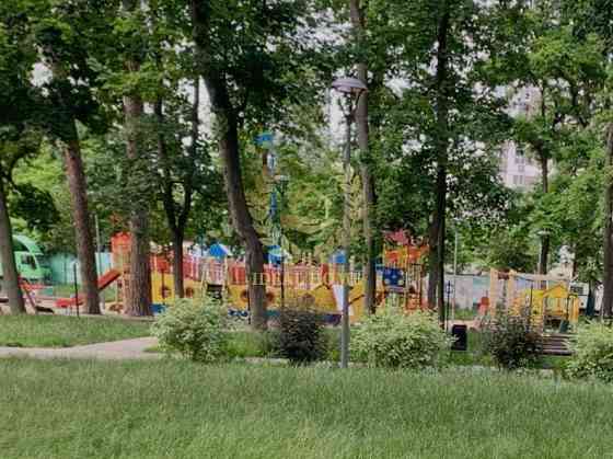 Продаж Квартира 4-кімнатна Киев