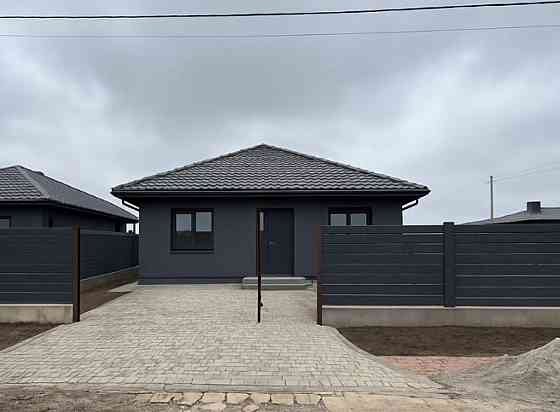 Продаж 1-поверховий Будинок з ділянкою 5 сот 120 кв.м 4 кімн. на Абрикосова вул. Рівне