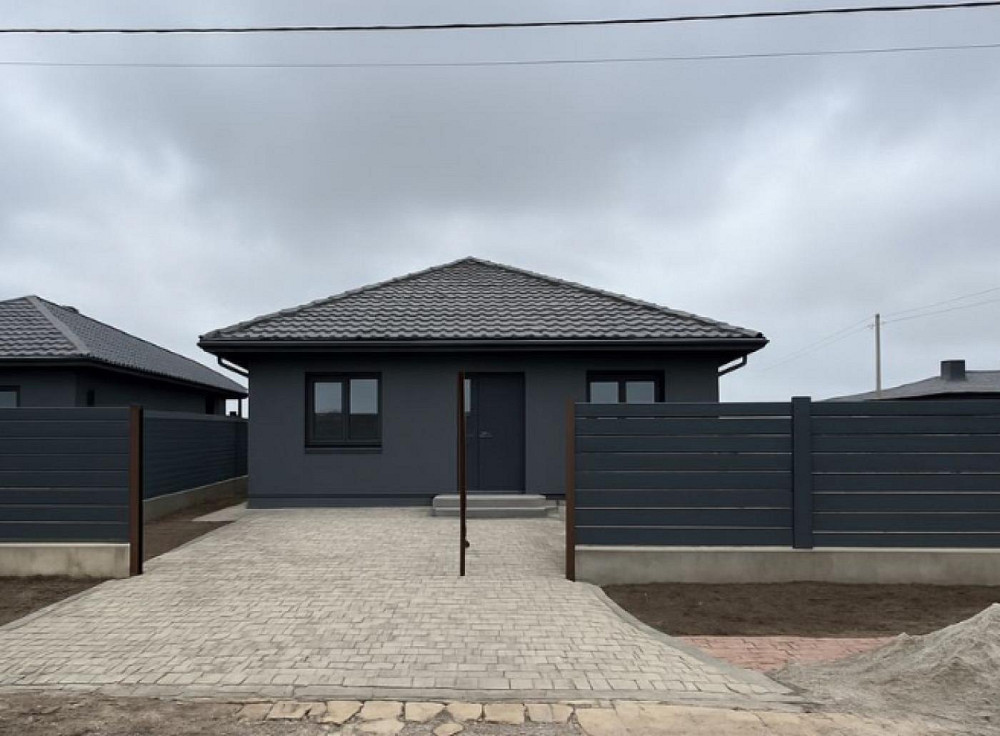 Продаж 1-поверховий Будинок з ділянкою 5 сот 120 кв.м 4 кімн. на Абрикосова вул. Rivne - photo 1