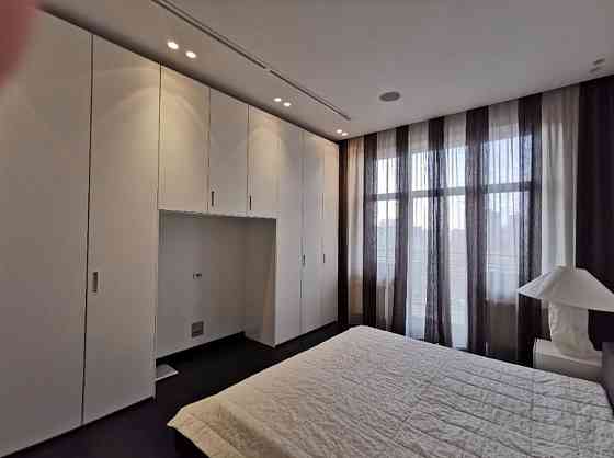 Продаж Квартира 2-кімнатна, 8/22 поверх на Генуэзская ул., 1 Одеса