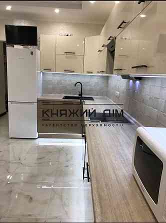 Оренда Квартира 2-кімнатна, 23/25 поверх на Пчелки Елены ул. Kiev