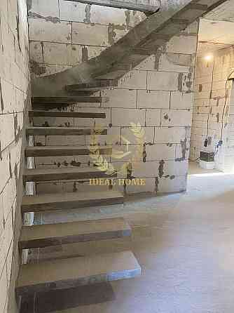 Продаж Будинок 6-кімнатний 