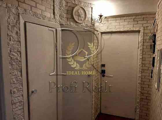 Продаж Квартира 3-кімнатна, 5/5 поверх на Черных Запорожцев ул., 9А Киев